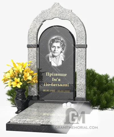 Эксклюзивный памятник с высокой аркой и колоннами