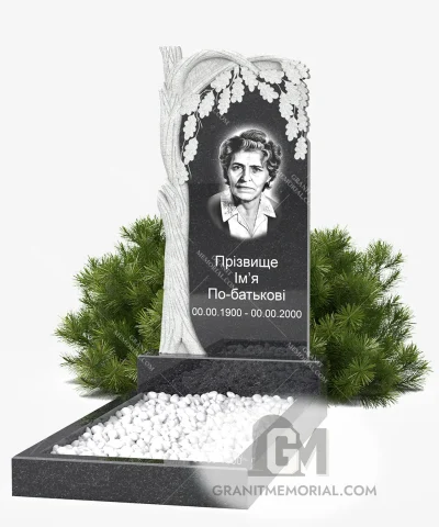 Гранитный памятник с дубовой резьбой