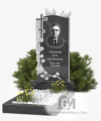 Памятник с резным крестом и голубями