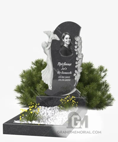 Памятник с объемным резным ангелом