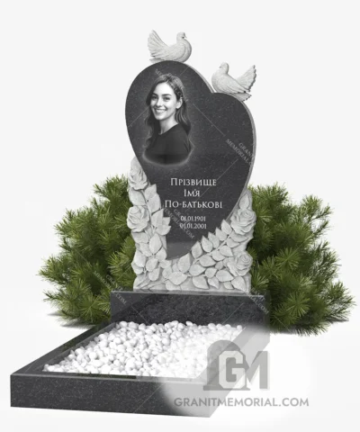 Памятник сердце с голубями