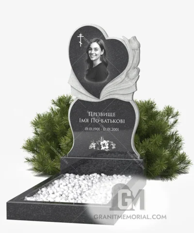 Гранитный памятник сердце с драпировкой