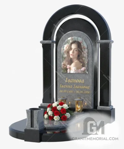 Памятник с арочным порталом
